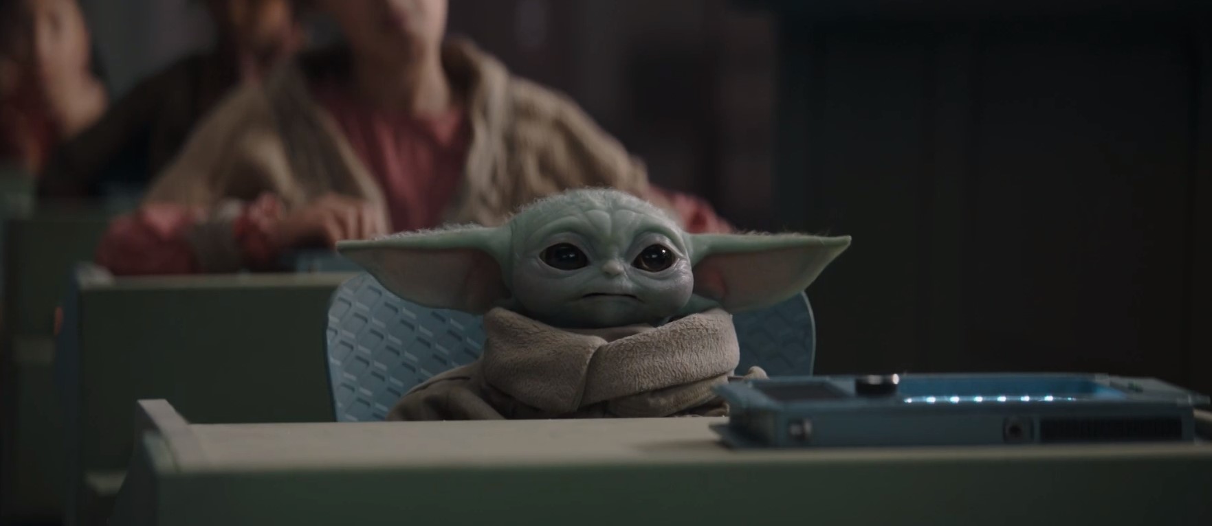 Основной сюжет «Мандалорца» (The Mandalorian) во втором сезоне напрочь отказывается развиваться. Существенные дополнения к главной истории появляются лишь на последних минутах серий. Четвертый эпизод сериала ничем не отличается от предыдущих: даже знакомые персонажи не могут спасти сюжет от пробуксовки.