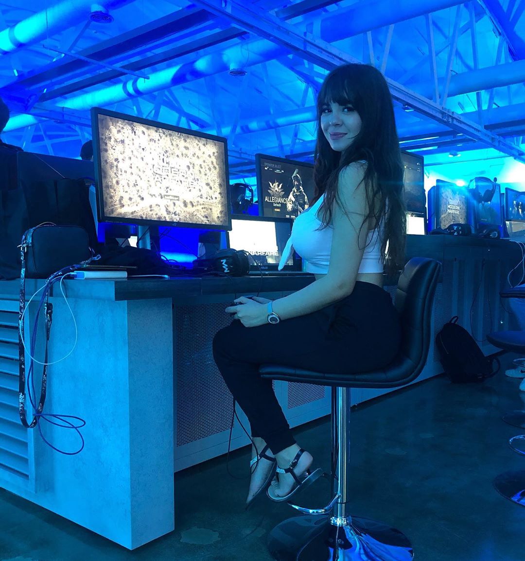 Эта девушка на чемпионате мира по Fortnite превзошла по популярности даже Ninja. Кто она? - изображение 3 Эта девушка на чемпионате мира по Fortnite превзошла по популярности даже Ninja. Кто она? - фото 3