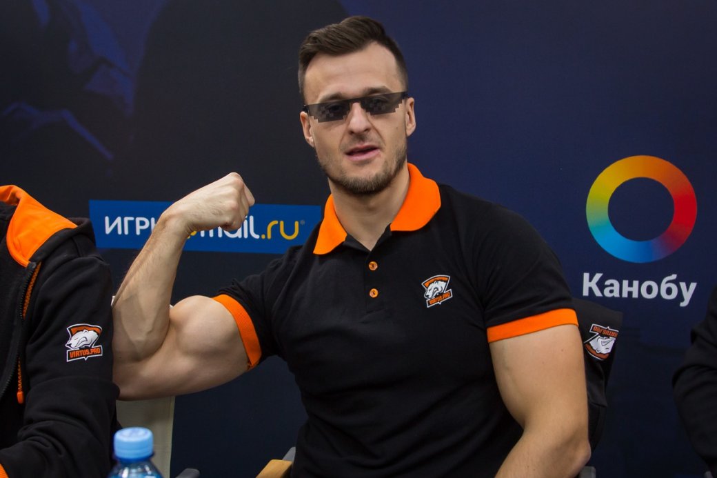 «Карта сына маминой подруги». Игрок Virtus.pro по CS:GO снялся в рекламе «Тинькофф Банк» - изображение 1 «Карта сына маминой подруги». Игрок Virtus.pro по CS:GO снялся в рекламе «Тинькофф Банк» - фото 1