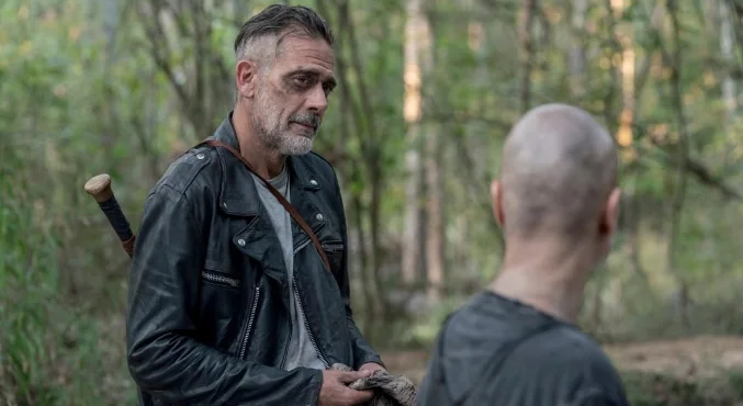 Новый эпизод «Ходячих мертвецов» (The Walking Dead) точно порадовал любителей долгих бесед, потому что действие в нем началось ближе к концу. Зато такое, что его стоило ждать.
