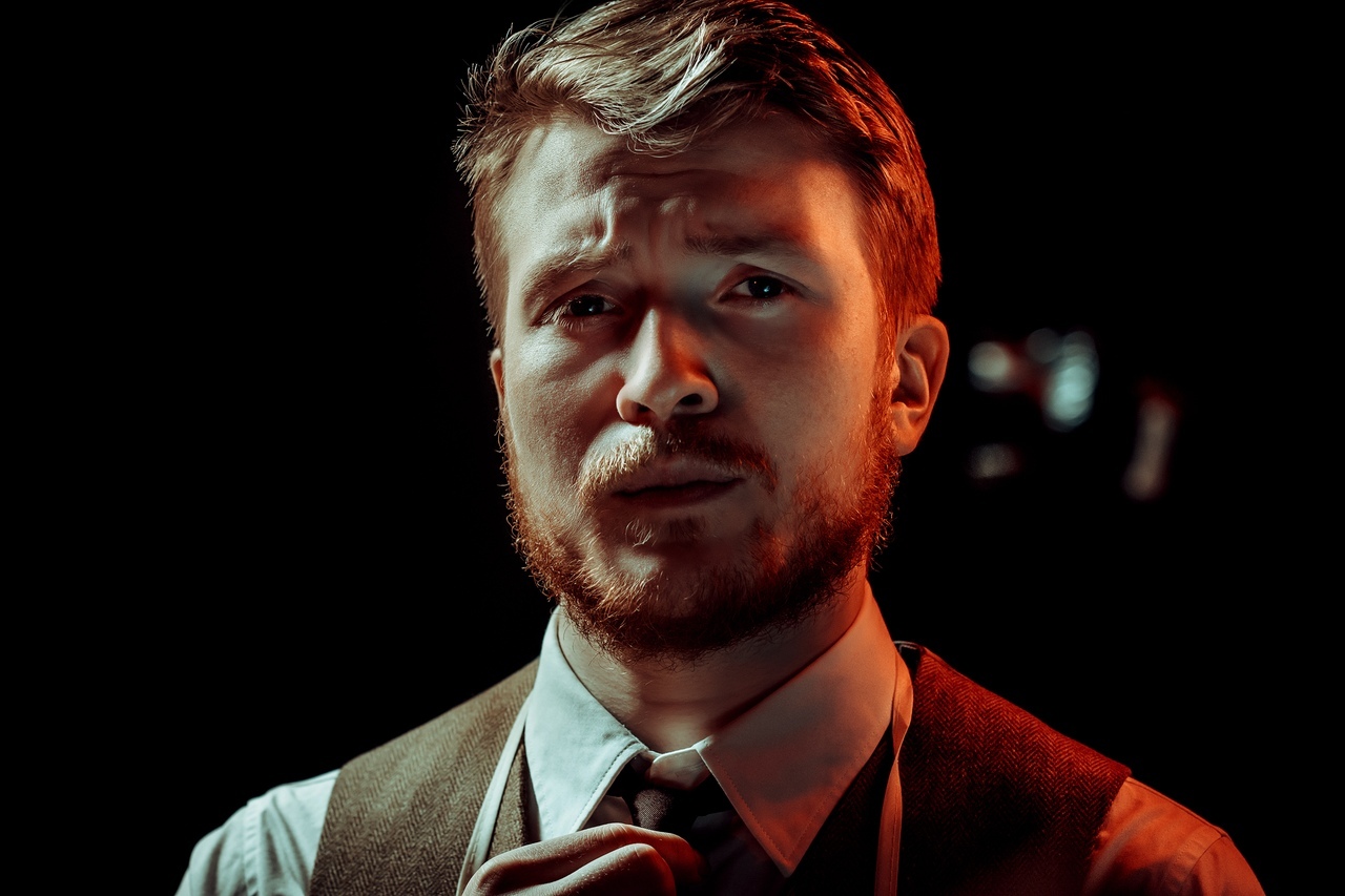 Данила Поперечный — известный видеоблогер и стендап-комик. В выступлениях, видео и подкастах он затрагивает темы, к которым нельзя оставаться равнодушным. Например, гомофобию и полицейский беспредел. Что думает Поперечный об отношениях, России и счастье — в одном тексте.