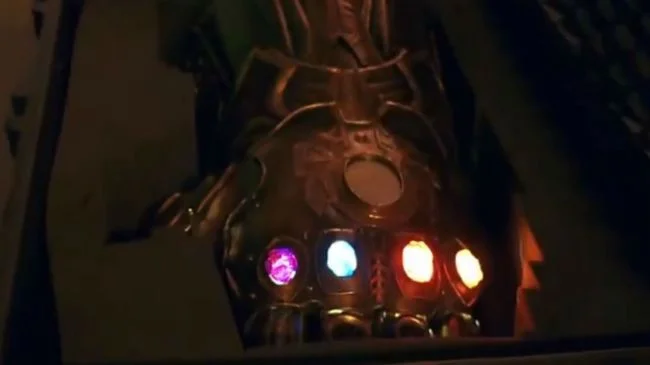 Marvel показала Перчатку Бесконечности со вставленными Камнями. Чего сможет достичь Танос? - фото 1
