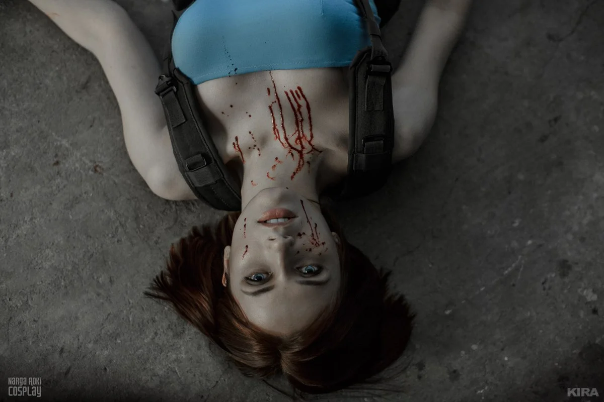 Косплей дня: Джилл Валентайн из Resident Evil 3: Nemesis﻿ сражается с зомби - фото 21
