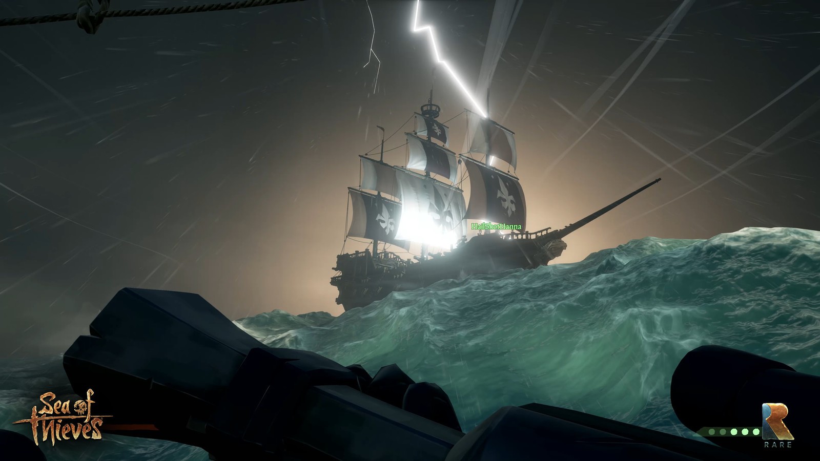 Sea of thieves как поменять оружие