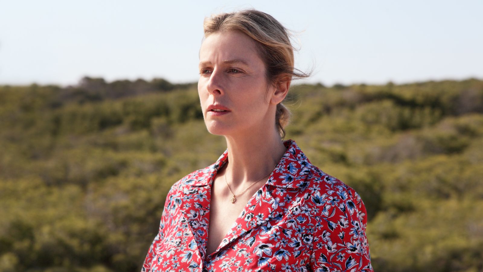 Продолжаем следить за апрельскими цифровыми релизами, которые могут порадовать зрителей в режиме самоизоляции. Детям — анимационные «Тролли», взрослым — костюмированная «Эмма.», а эстетам — «Белый, белый день» из Исландии.