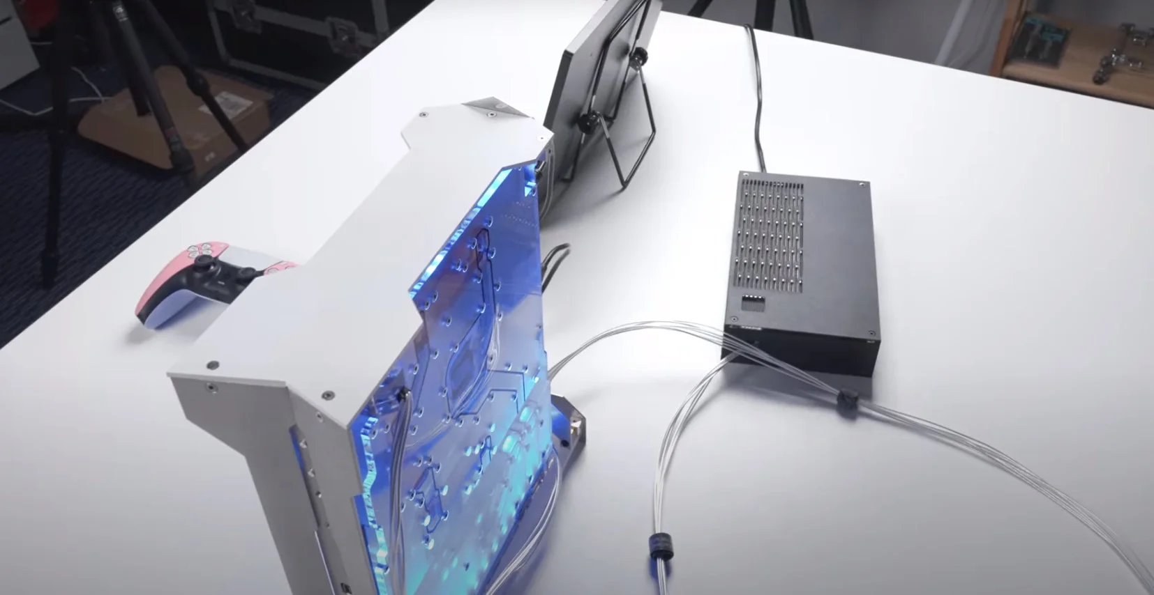 Фанат сделал кастомный корпус для PlayStation 5 с водяным охлаждением - фото 1