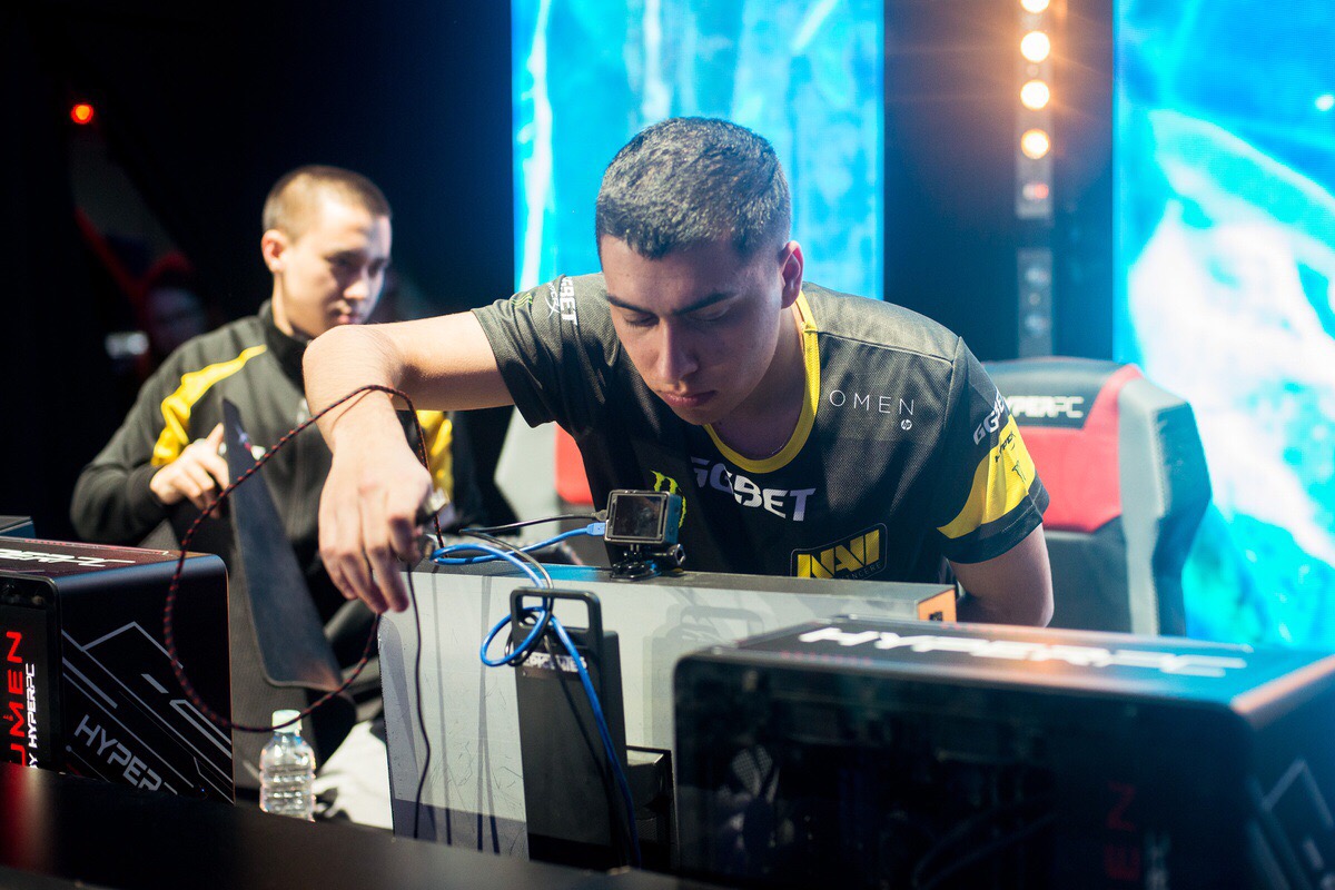 Прошло уже больше трех месяцев с тех пор, как NAVI покинул Даниил «Dendi» Ишутин. Украинская организация пересобрала состав, вернула SoNNeikO и вокруг него стала строить новый коллектив. На позицию Dendi пришел Идан «MagicaL» Варданян, с которым нам удалось пообщаться на московском турнире — Megafon Winter Clash.