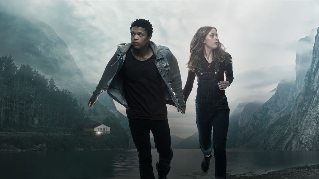 24 августа на Netflix вышел первый сезон «Невинных» (The Innocents) — молодежной sci-fi драмы о влюбленных подростках, один из которых спонтанно обнаруживает в себе сверхъестественные силы. В качестве шоураннера сериала выступил Фэррен Блэкберн, снявший несколько эпизодов «Сорвиголовы» и «Защитников» от Netflix, а главные роли достались малоизвестным молодым актерам. К сожалению, сериал получился сырым и совсем невзрачным.