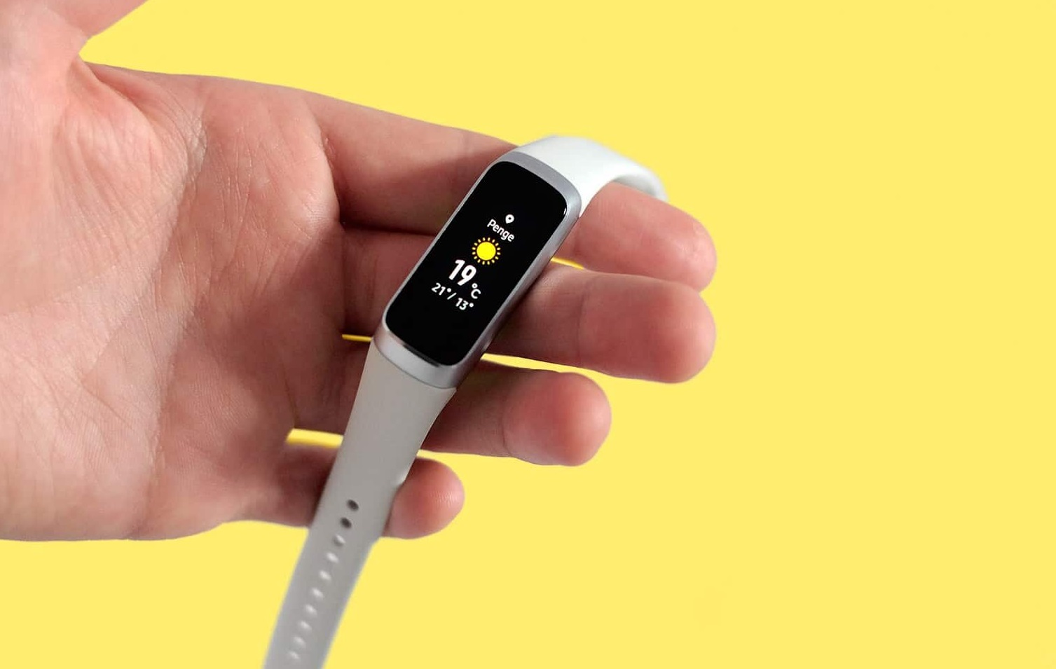 На Канобу выходило три подборки лучших фитнес-трекеров на все случаи жизни, но время идет, а новых наручных гаджетов становится больше. С учетом этого, в 2020 году уже вышло достаточно моделей, которые тянут на новый топ. Собрали свежие и лучшие, на наш взгляд, модели по соотношению цены и качества, на которые вам стоит обратить внимание. Все они уже доступны для покупки в России.