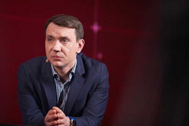 Если киберспортивный турнир проходит на территории России, Украины или Белоруссии, то с 99% вероятностью его ведущим является он. Степан Шульга — это не только бессменный ведущий многих турниров, но еще и консультант, организатор турниров и директор киберспортивного направления Париматч. «Канобу» удалось пообщаться со Степаном за две недели до Нового года, и вот каким этот разговор получился.