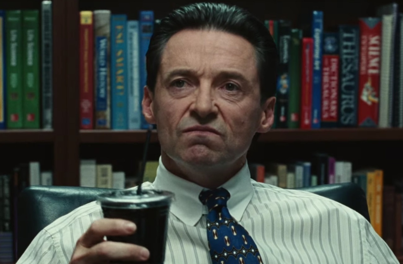 На HBO и в «Амедиатеке» вышла новая лента от режиссера «Чистокровных» Кори Финли под названием «Безупречный» (в оригинале Bad Education). Черную комедию о коррупции в системе школьного образования украсил Хью Джекман, исполнив одну из лучших ролей в карьере (конечно, после Росомахи).