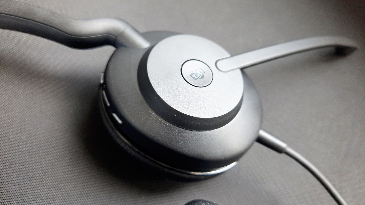 Обзор Jabra Evolve2 30: компактная проводная гарнитура для удалённой работы - фото 7