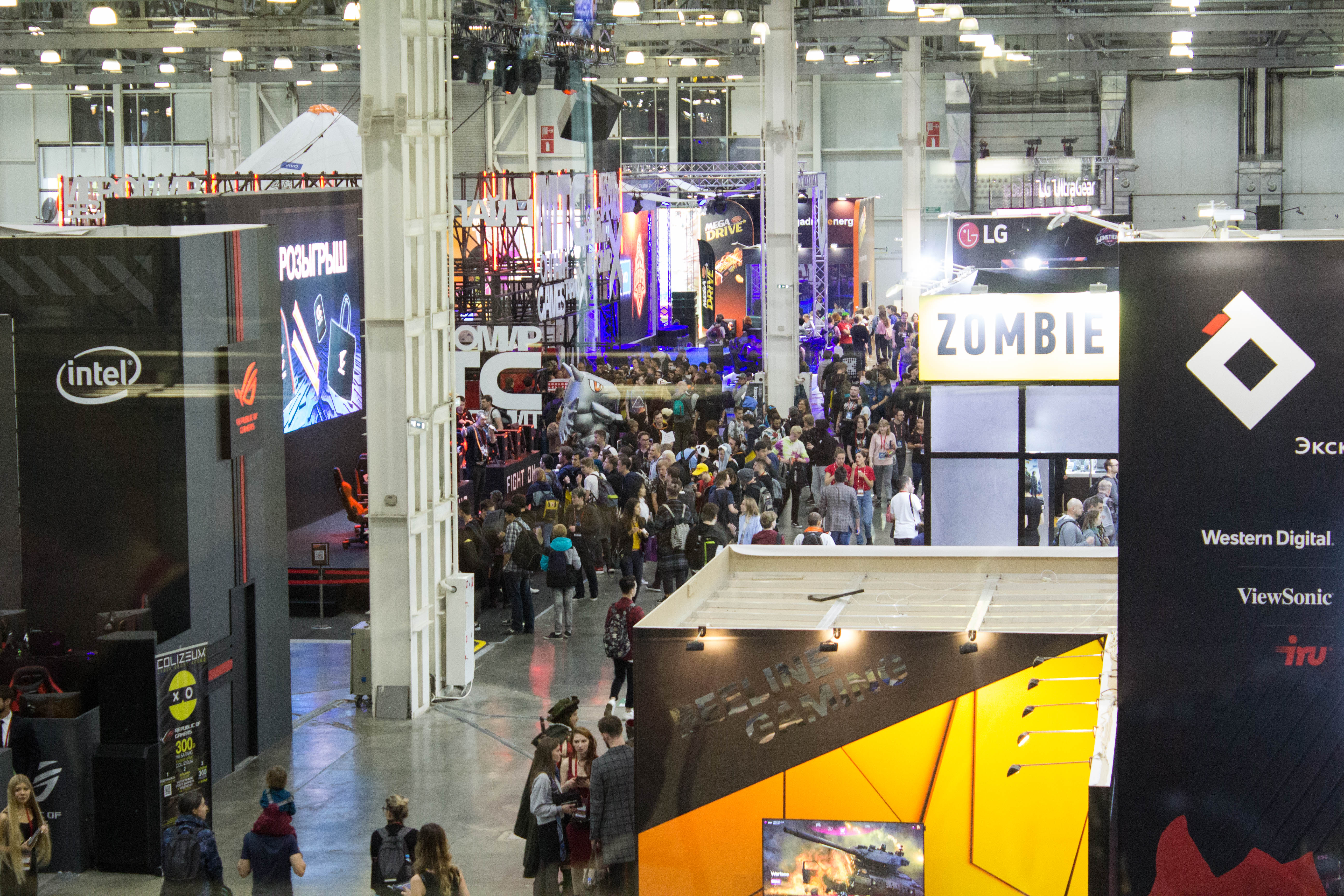 Создатель «Черного плаща», косплей и толпы геймеров. Comic Con Russia и «Игромир» 2019. День 1 - фото 62