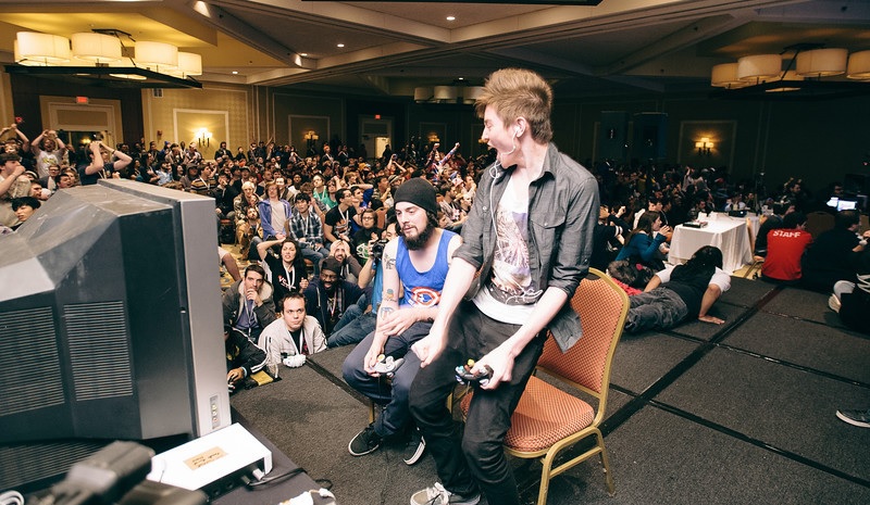 Несмотря на то, что Super Smash Bros. стала самой продаваемой файтинг-игрой всех времен, про-игроки вынуждены не жить, а выживать.