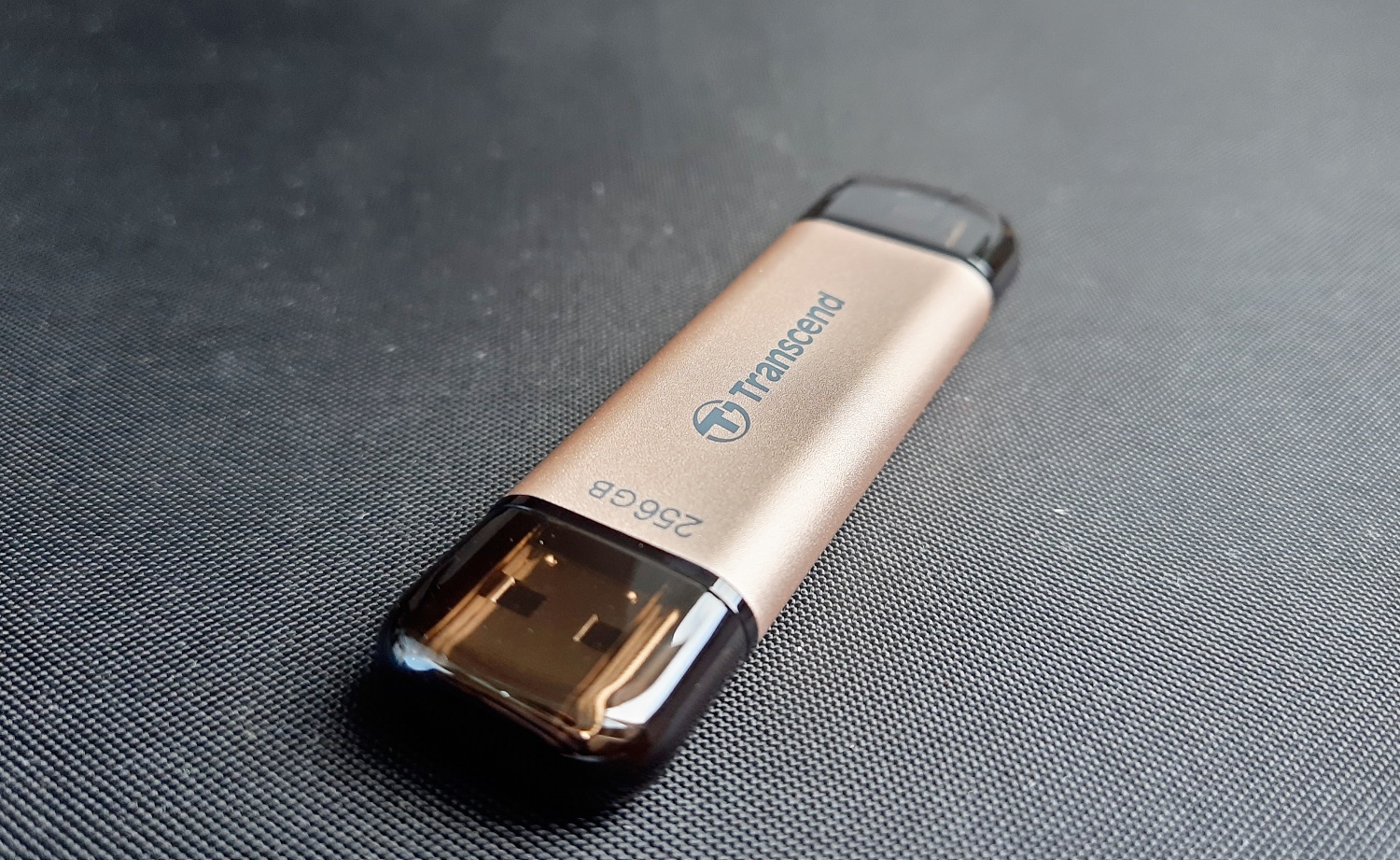 Обзор Transcend JetFlash 930С. Быстрая флешка с алюминиевым корпусом и двумя интерфейсами - фото 1