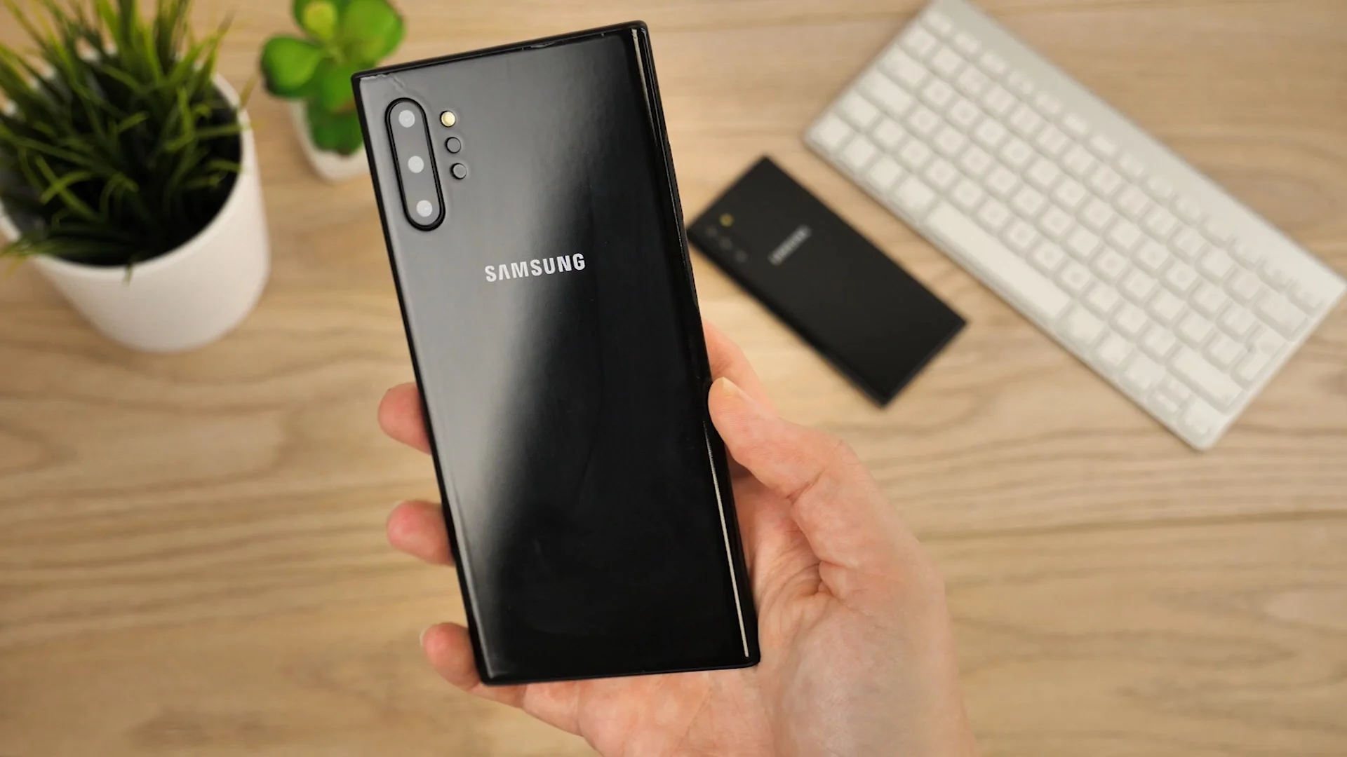 Макеты Samsung Galaxy Note 10 и Note 10+ на видео: детальный осмотр и сравнение с iPhone 11 - фото 1