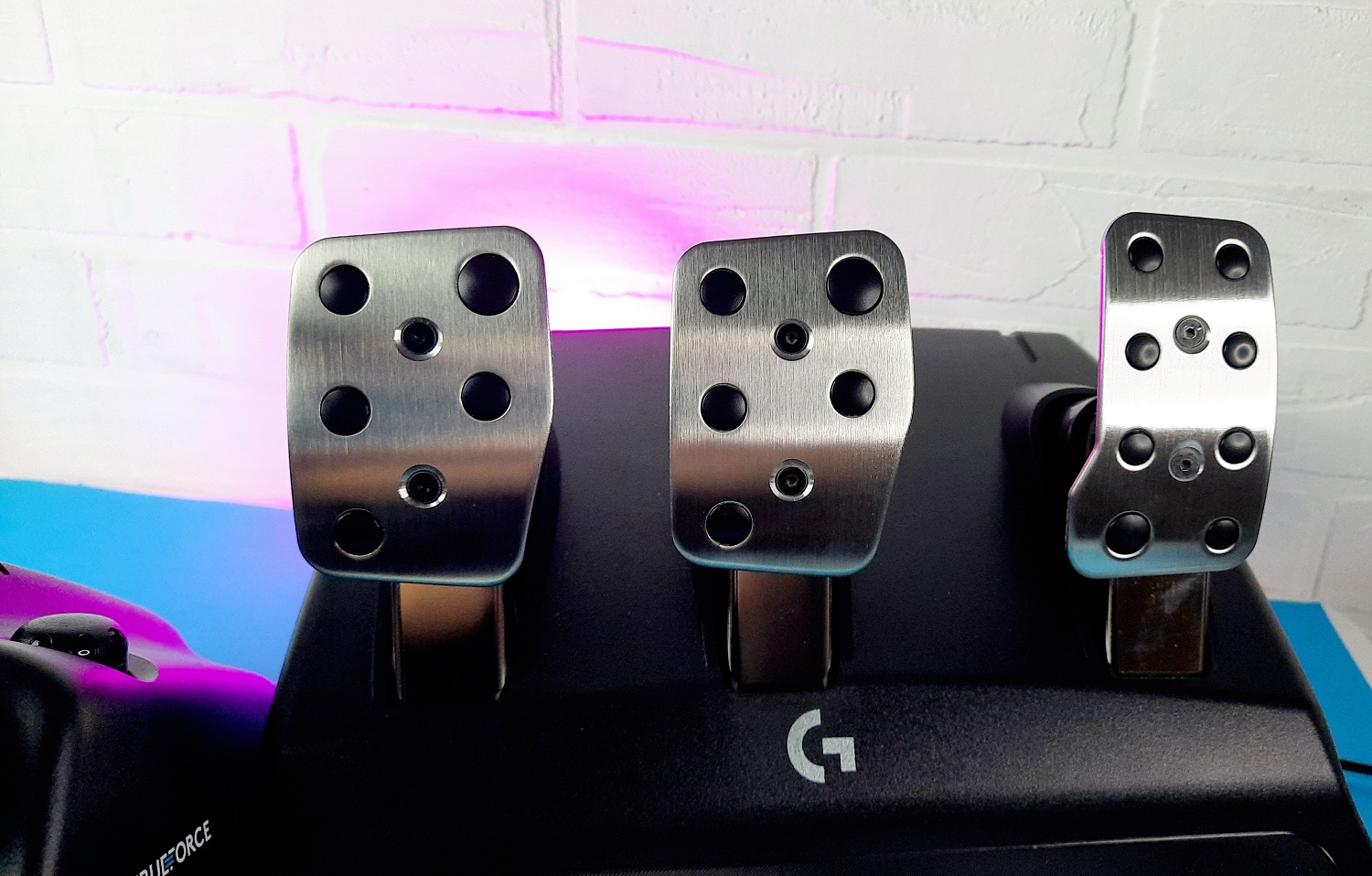 Обзор Logitech G923: игровой руль для ПК и консолей нового поколения - фото 7