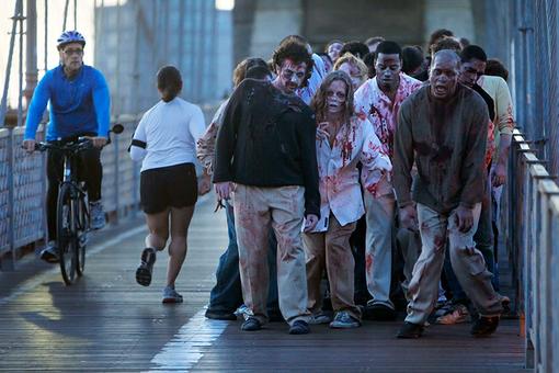 Группа &laquo;зомби&raquo; бредет по Бруклинскому мосту, Нью-Йорк, США. Подобную картину можно было наблюдать в 26 г ...: Bu | Паб | Канобу