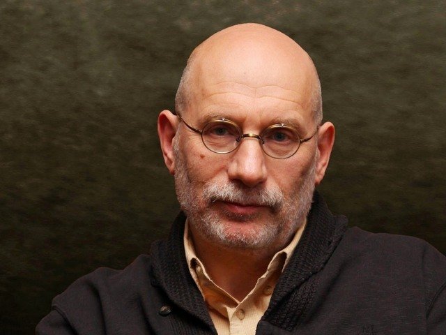 что случилось с бейсболкой акунин